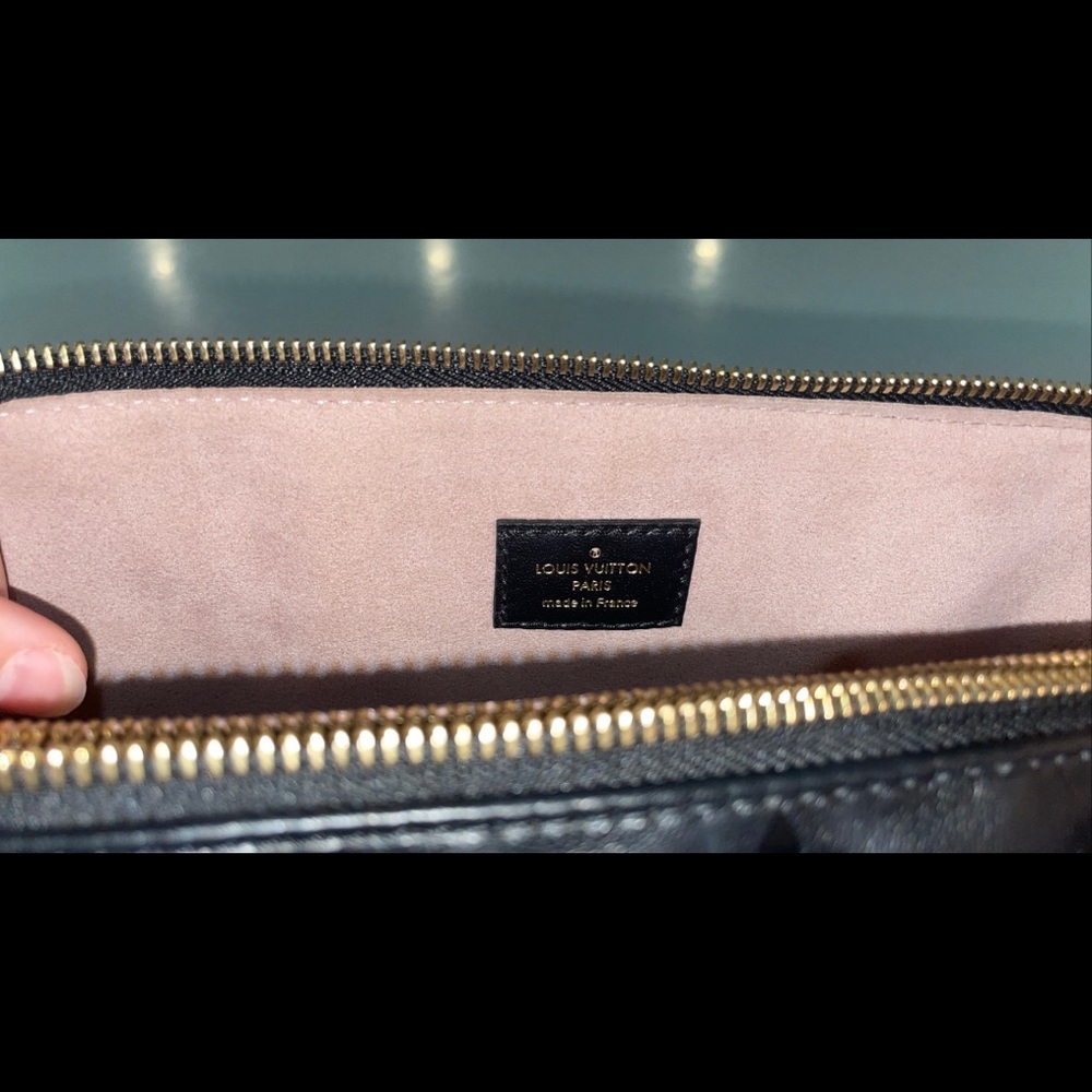 Authentic Louis Vuitton Black Cousin MM Handbag - Picture 5 of 7